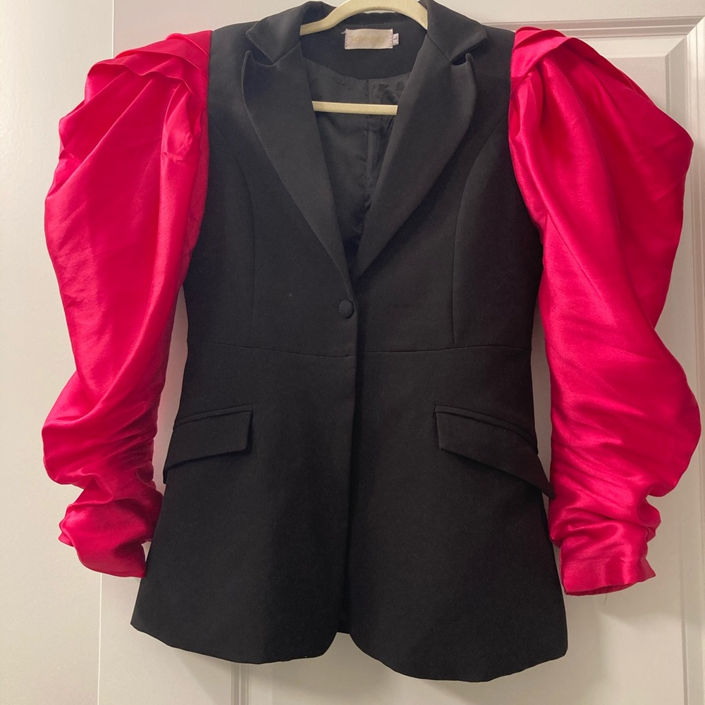 Women’s blazer size Large fits medium